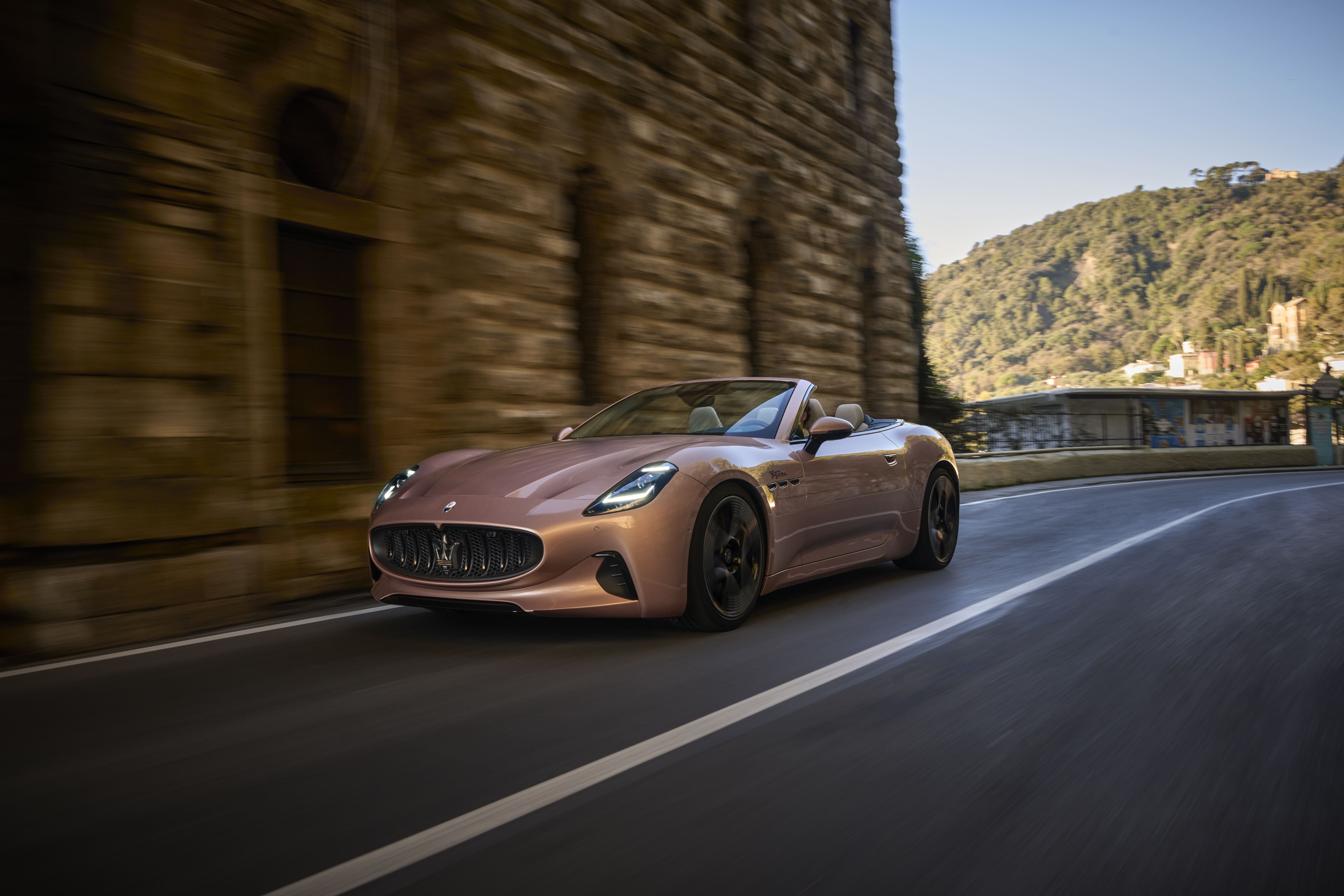 【新聞圖片2】Maserati GranCabrio Folgore 揭開義式敞篷駕馭新篇章 純電雙門 GT 敞篷轎跑首度亮相
